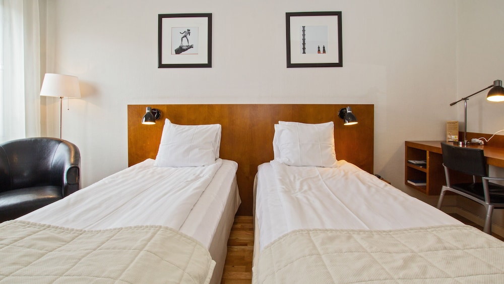 Standard Room, 2 Twin Beds, Non Smoking - Photo 1