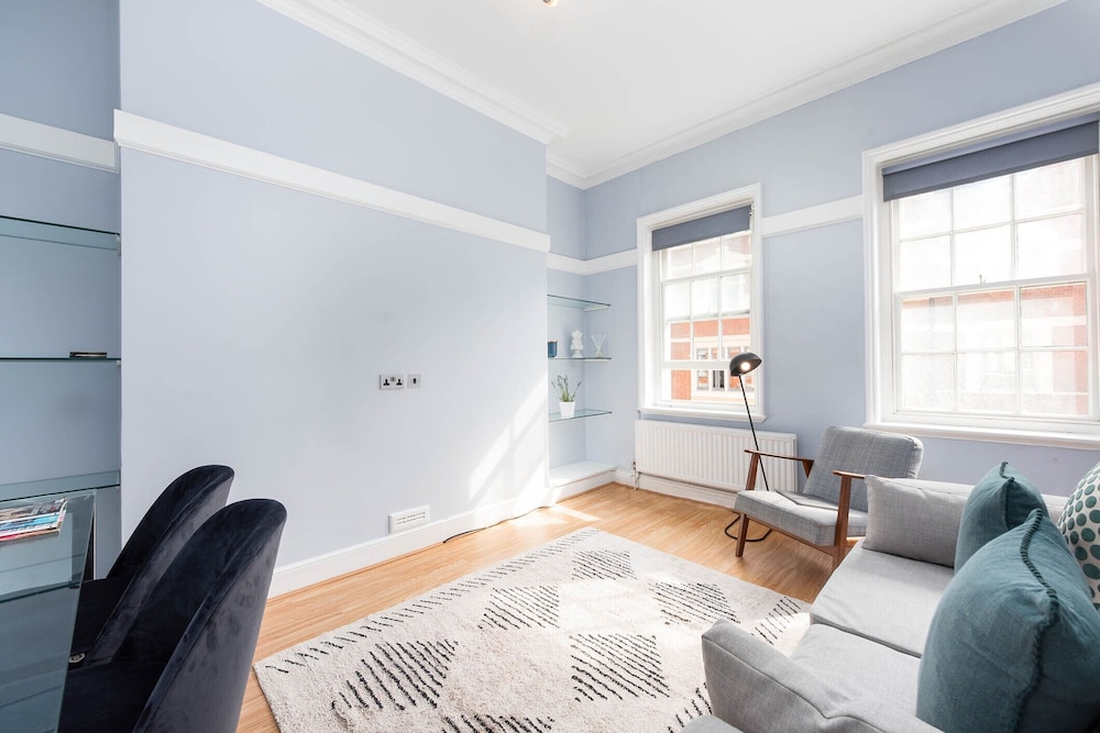 Classic Apartment photo 3