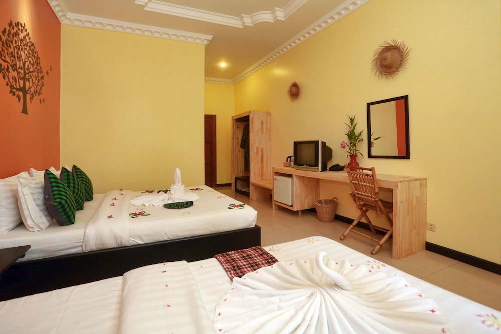 Family Room with Balcony photo 2