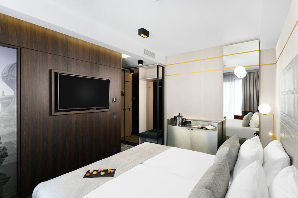 Superior Room - Photo 7