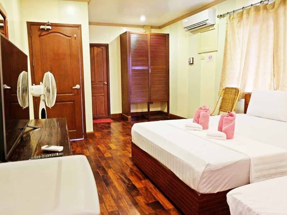 Family Suite (City View) photo 3