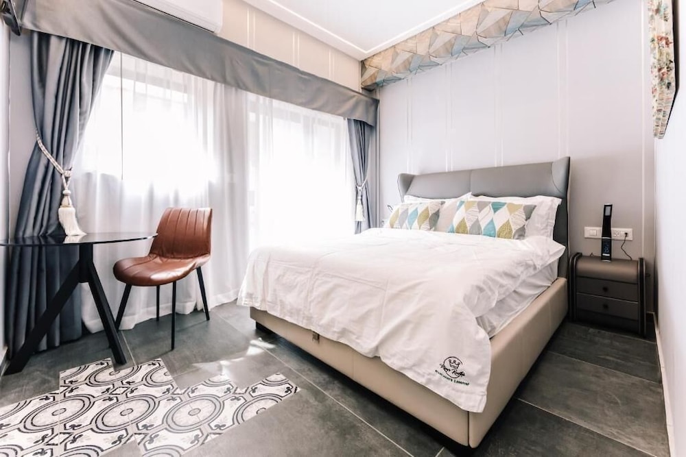Deluxe Studio, 1 Queen Bed