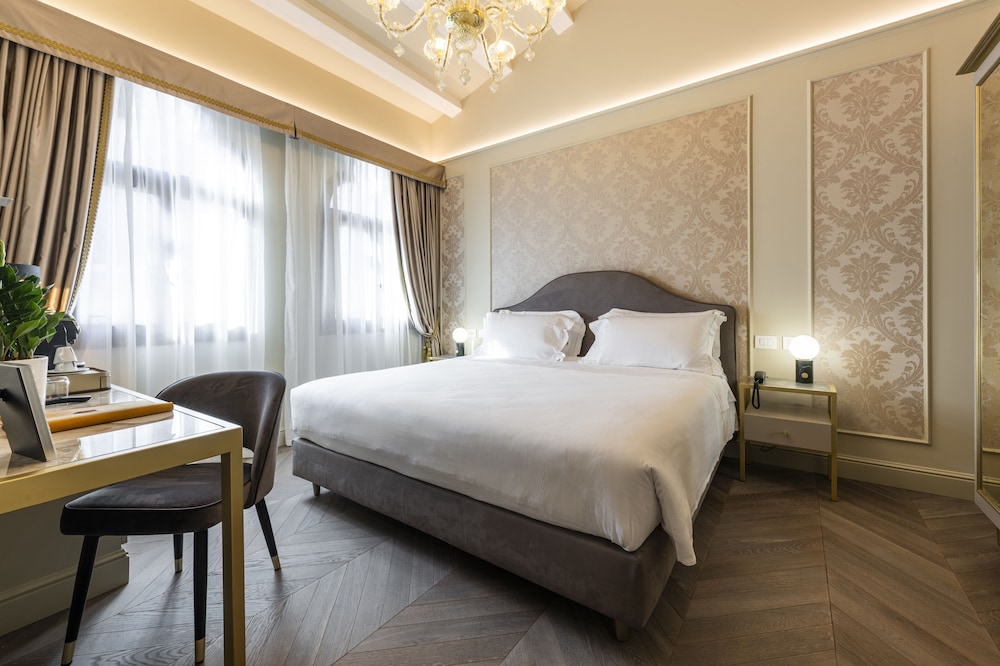 Deluxe Double Room, Canal View photo 2
