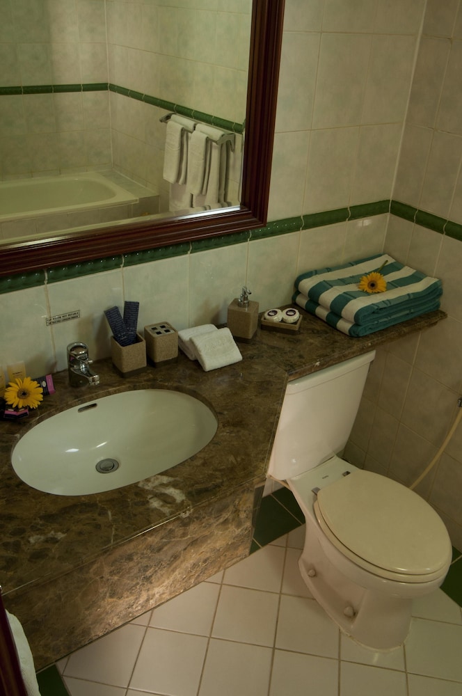 Suite, 1 Bedroom - Photo 2