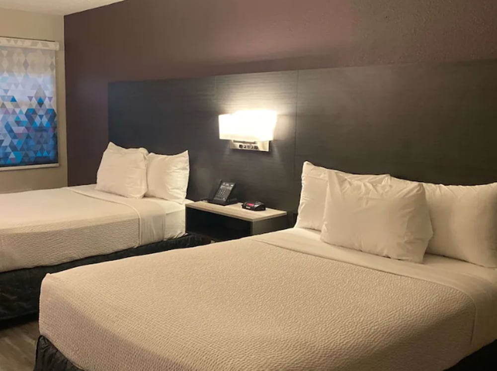 Room, 2 Double Beds, Non Smoking - Photo 6