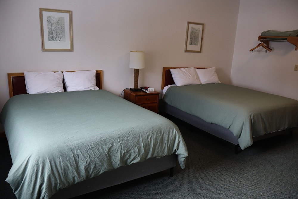 Standard Room, 2 Queen Beds photo 1