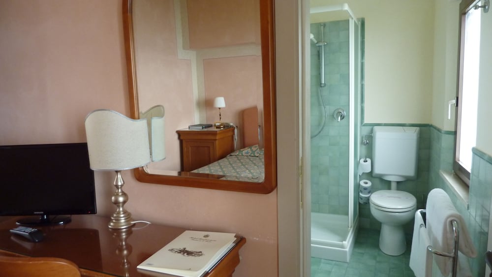 Single Room photo 3