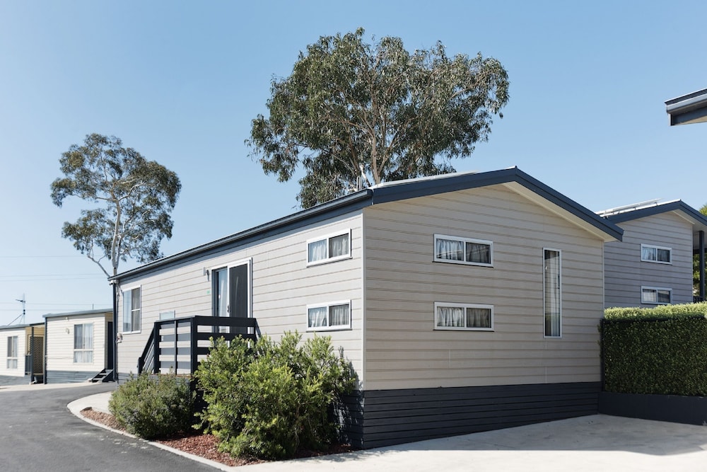 Deluxe Three Bedroom Cabin