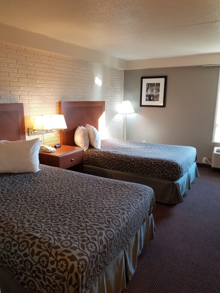 Room, 2 Double Beds, Accessible, Non Smoking - Photo 7