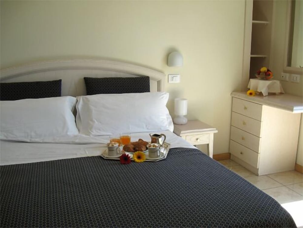 Standard Double or Twin Room - Photo 1