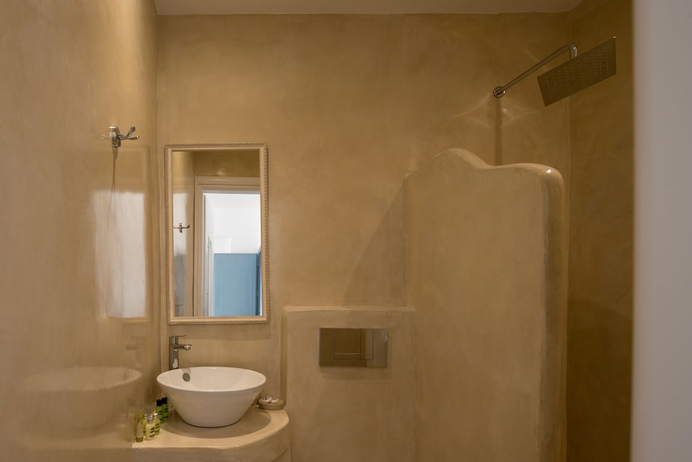 Standard Triple Room - Photo 7