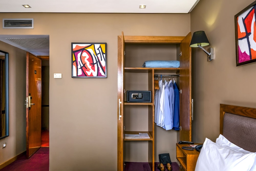 Deluxe Double Room, 1 Queen Bed, Non Smoking, City View - Photo 11
