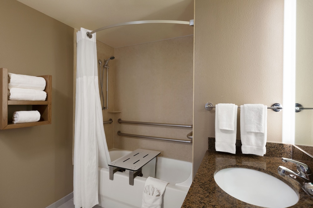 Suite, 1 Bedroom, Accessible, Kitchen - Photo 7