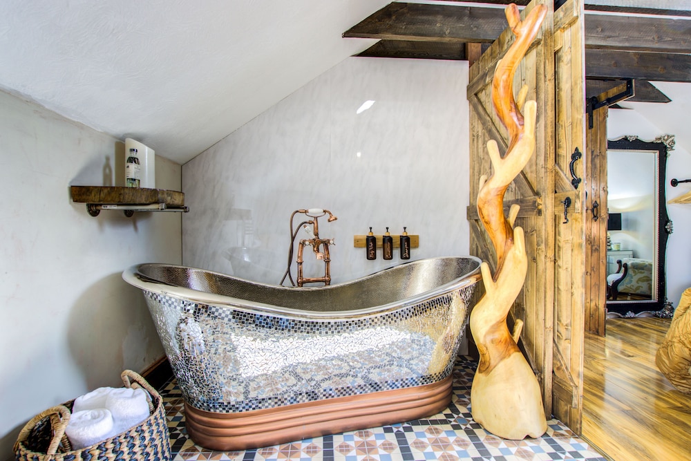 Luxury Cottage, Accessible, Ensuite (Luxury Cottage Sleeps 8 ) photo 3