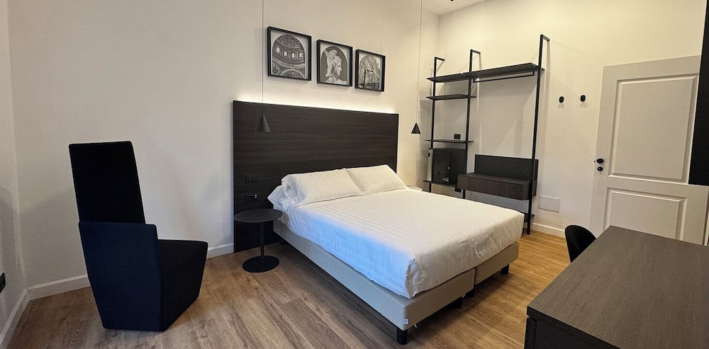 Deluxe Double Room, 1 Queen Bed, Non Smoking, Private Bathroom
