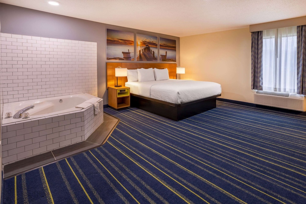 Deluxe Room, 1 King Bed, Non Smoking