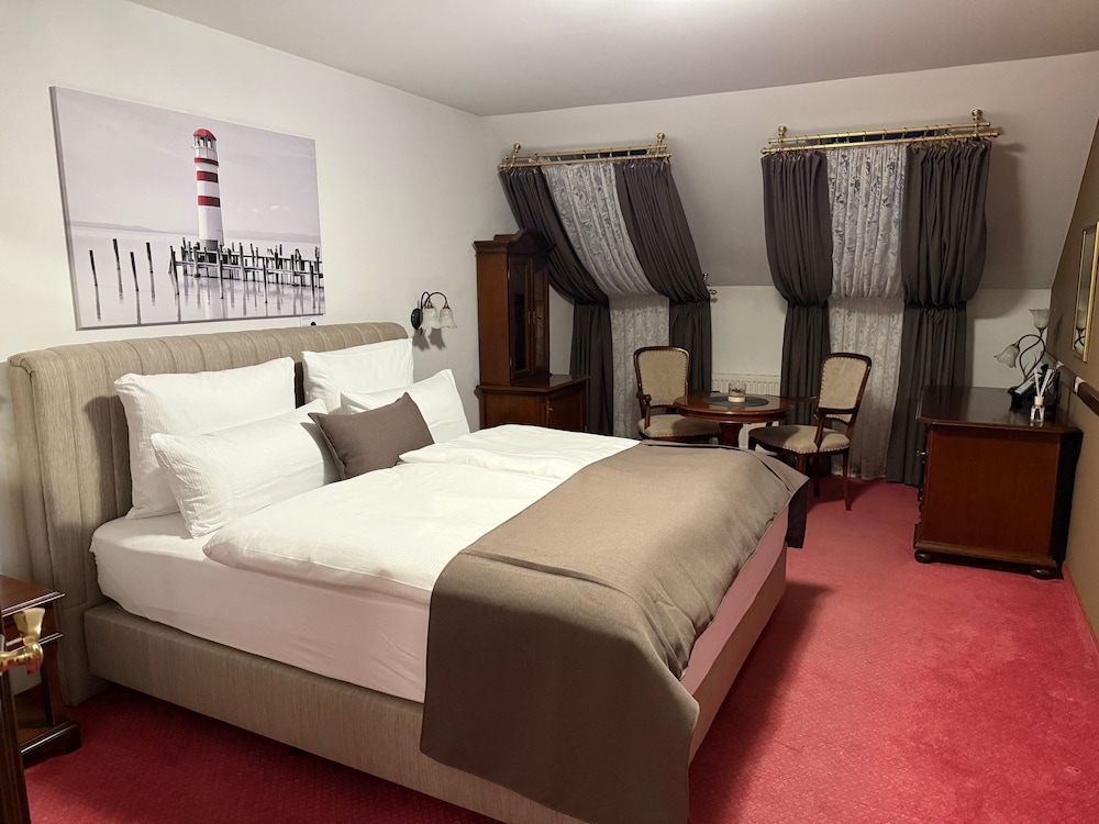 Comfort Double Room, Private Bathroom, City View