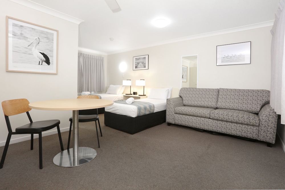 Motel Room (2 Single Beds + Double Sofa Bed) photo 1
