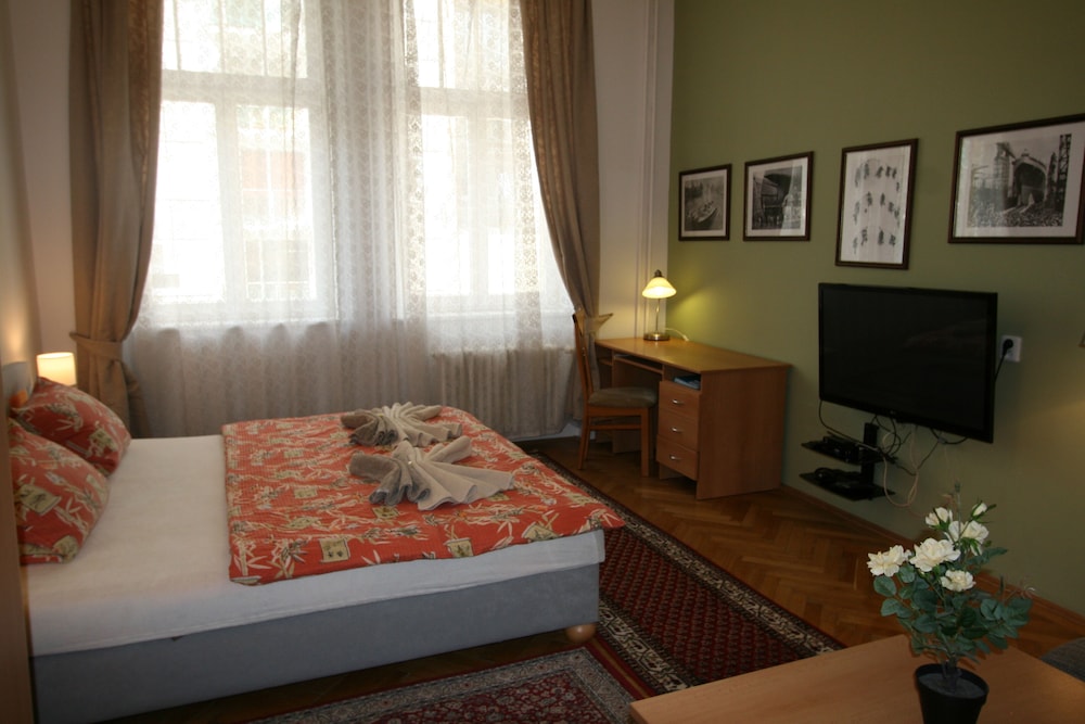 Apartment photo 1