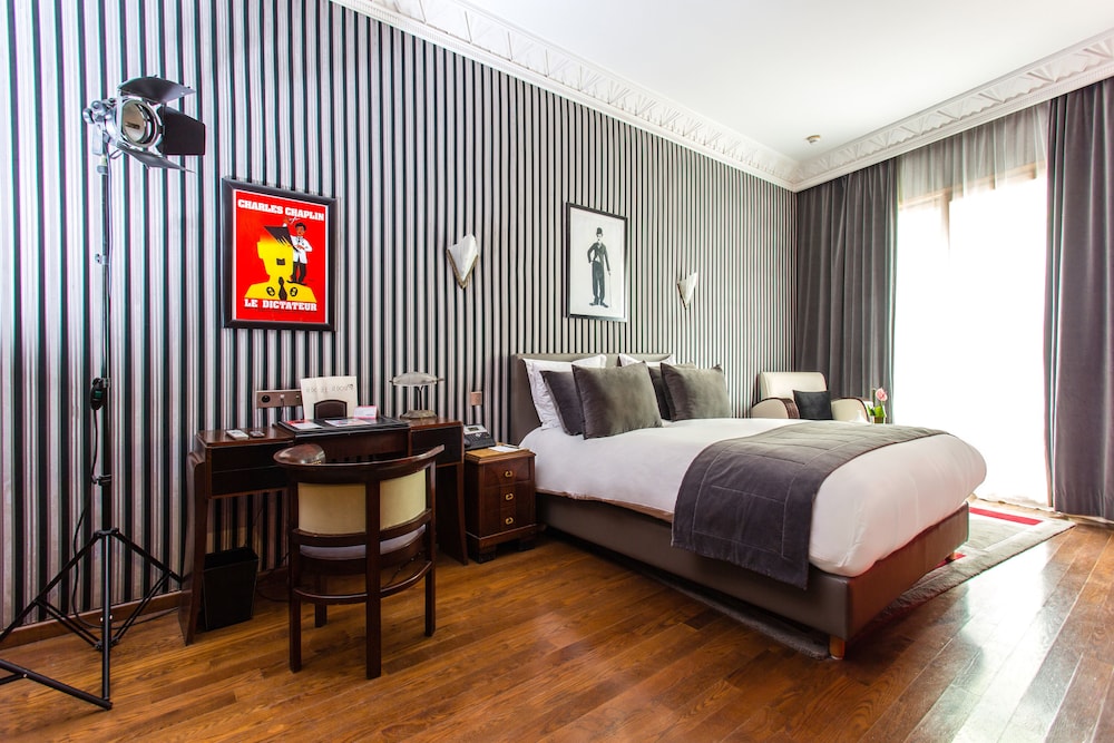 Executive Room - Photo 15