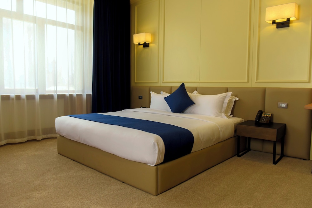 Deluxe Suite, 1 Queen Bed photo 3