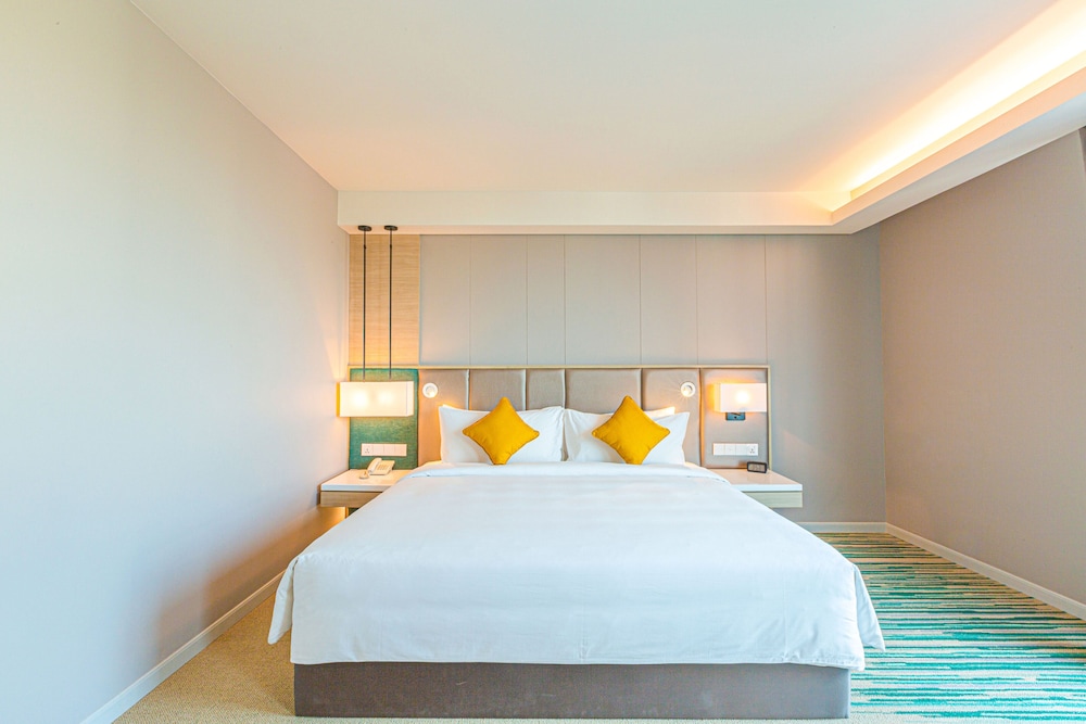 Superior King Room with City View - Photo 1