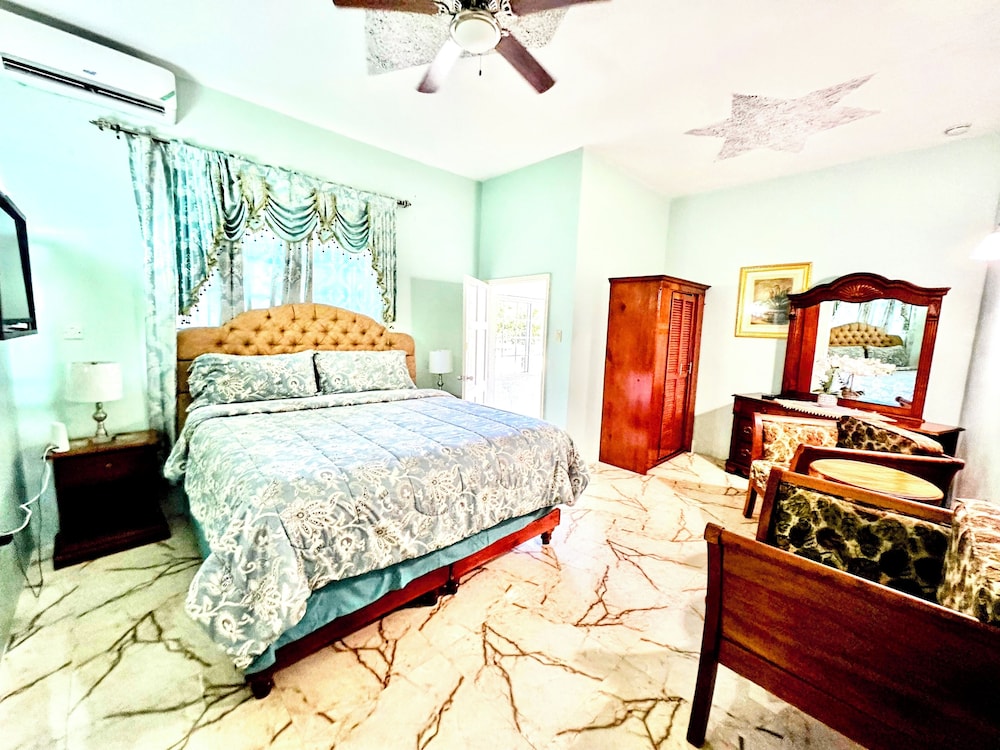 Honeymoon Room photo 3