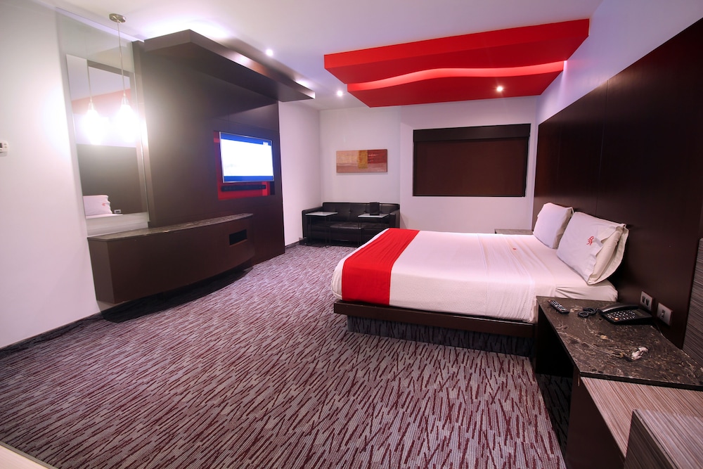 Suite, 1 King Bed photo 2