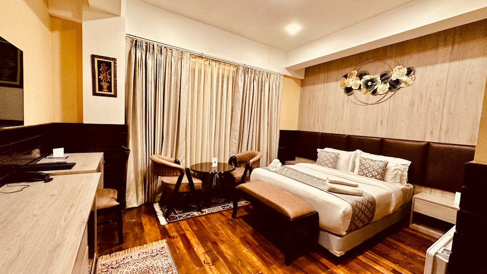 Deluxe Room, 1 Queen Bed, Non Smoking, Mountain View photo 1