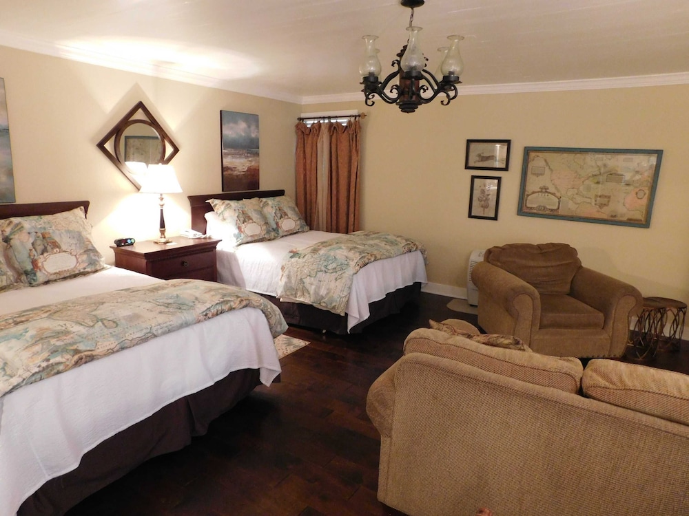 Double Queen Suite photo 3