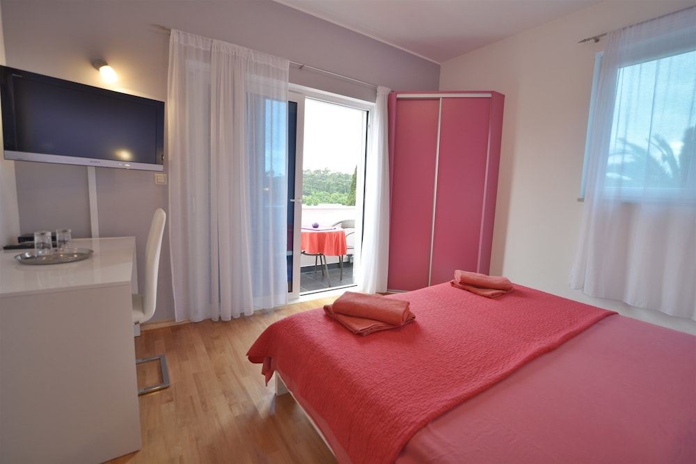 Premium Double Room, 1 Queen Bed, Balcony, Partial Sea View photo 1