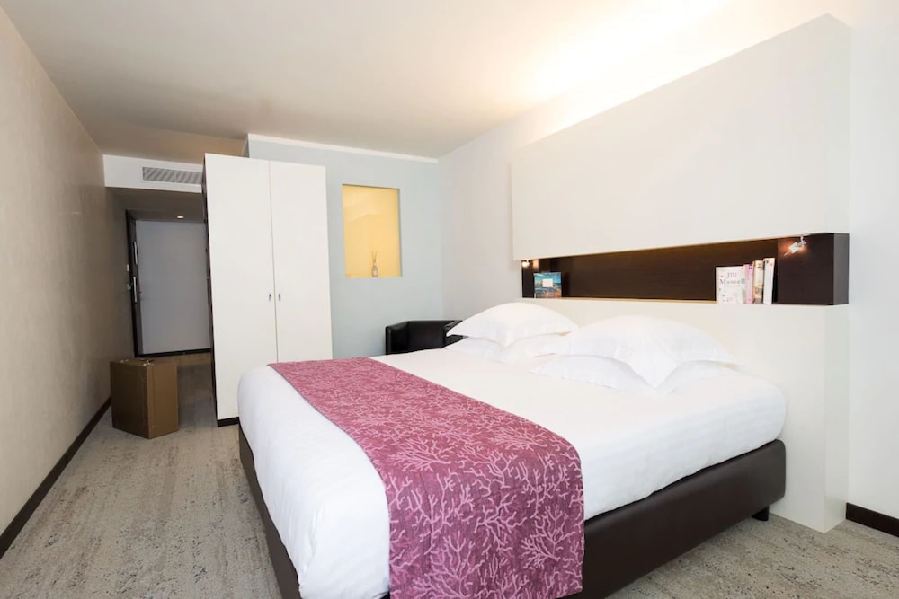 Superior Room, Street View photo 3