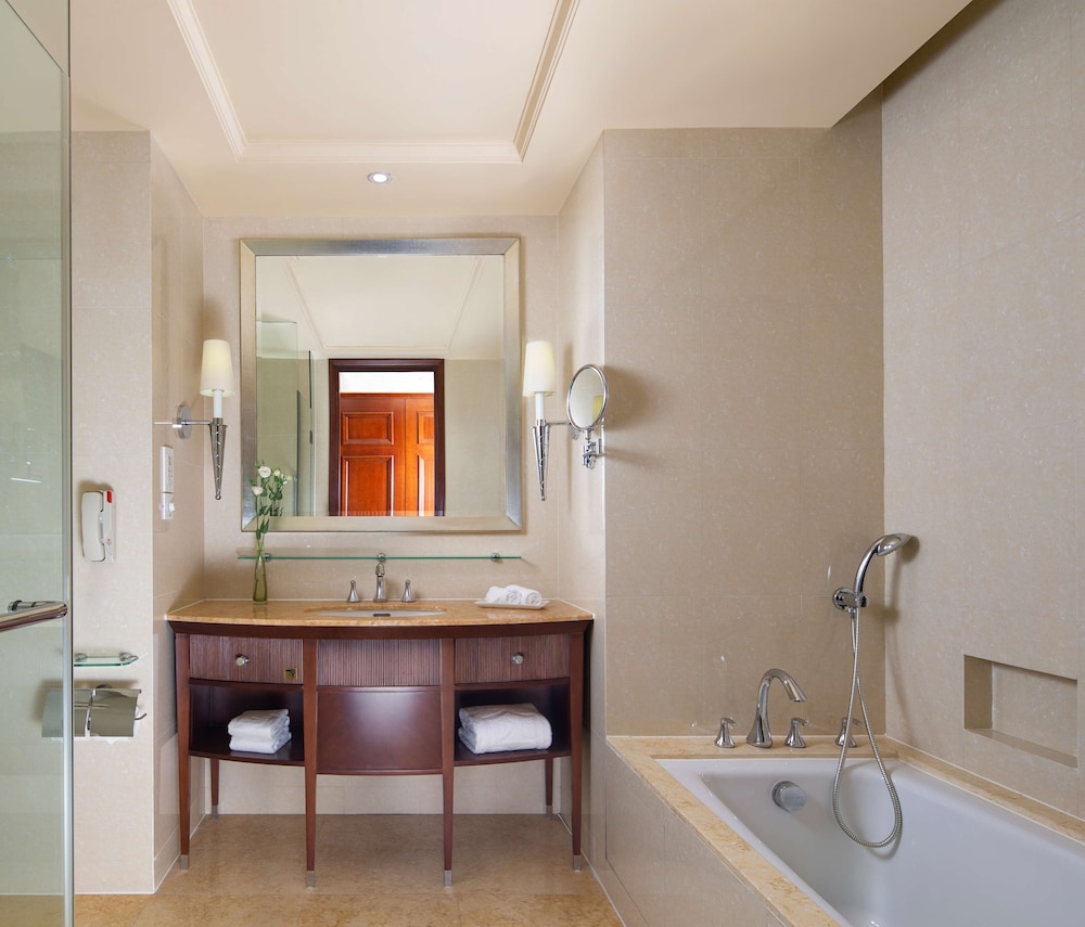 Deluxe Room, 1 King Bed, River View - Photo 6