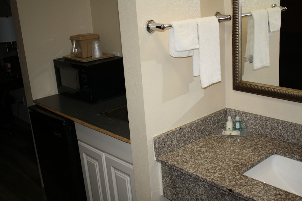Suite, 1 King Bed with Sofa bed, Non Smoking (Upgrade) - Photo 12