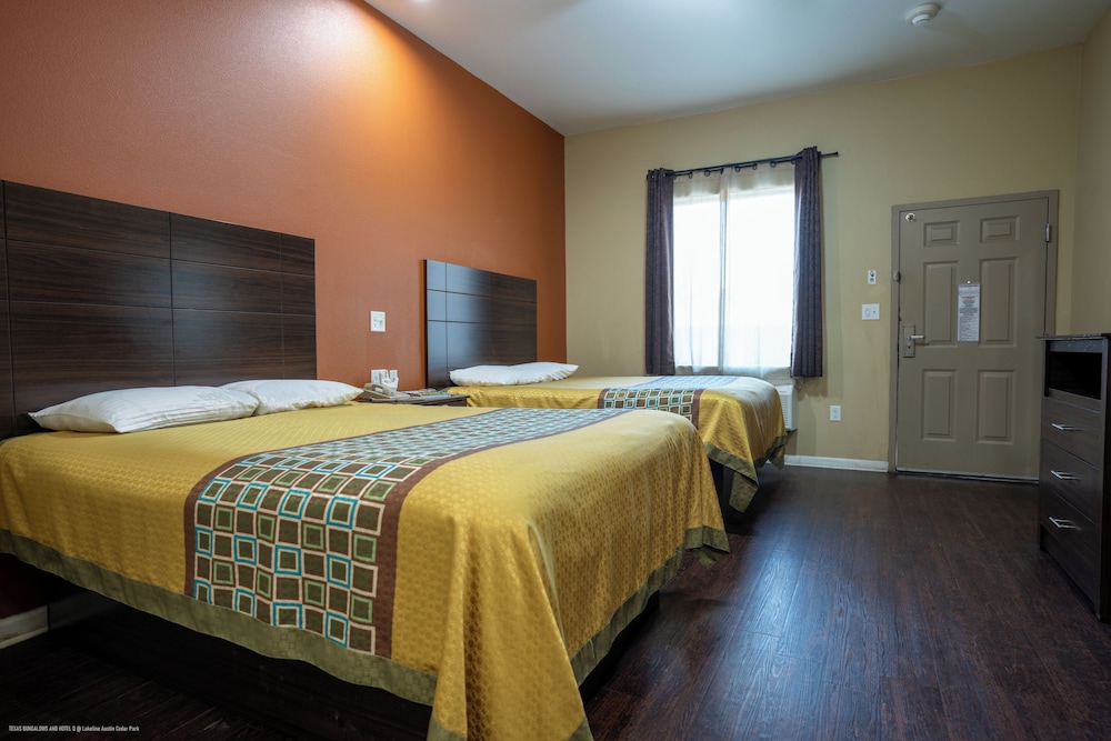 Deluxe Double Room, 2 Queen Beds, Non Smoking, Kitchenette photo 1