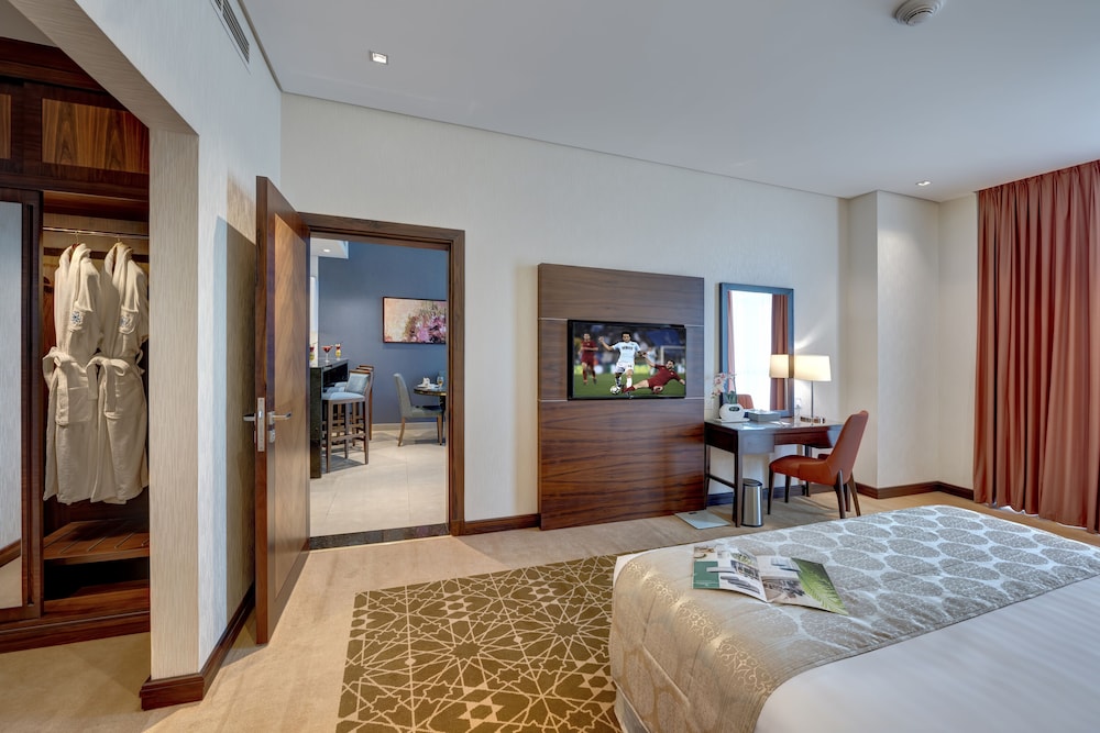 One Bedroom Apartment Canal View