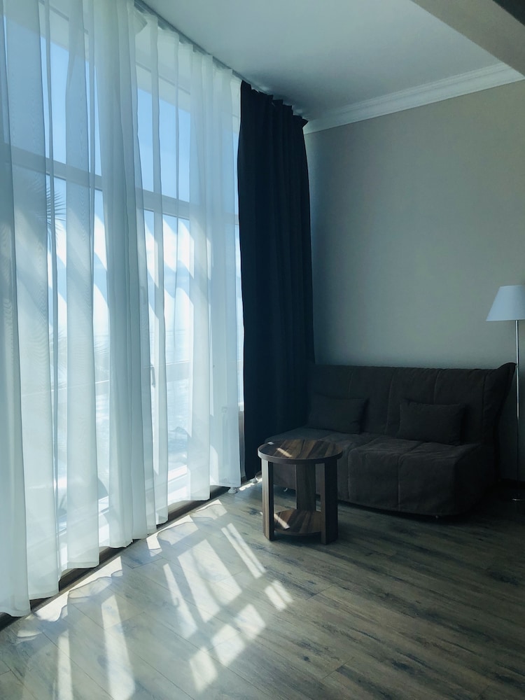Family Room photo 2