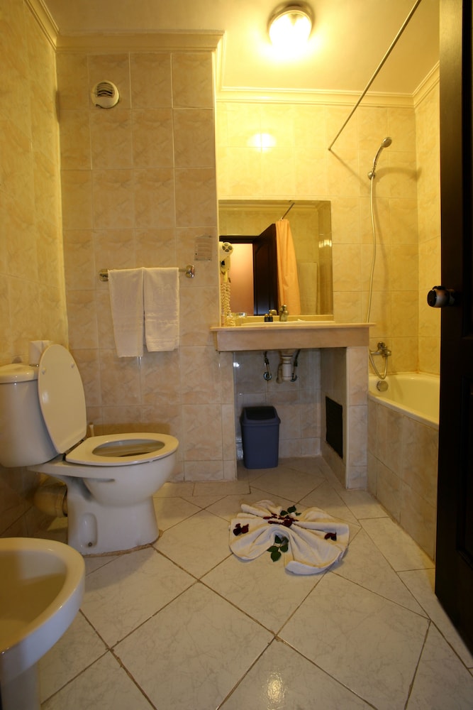 Quadruple Room, Pool View - Photo 5