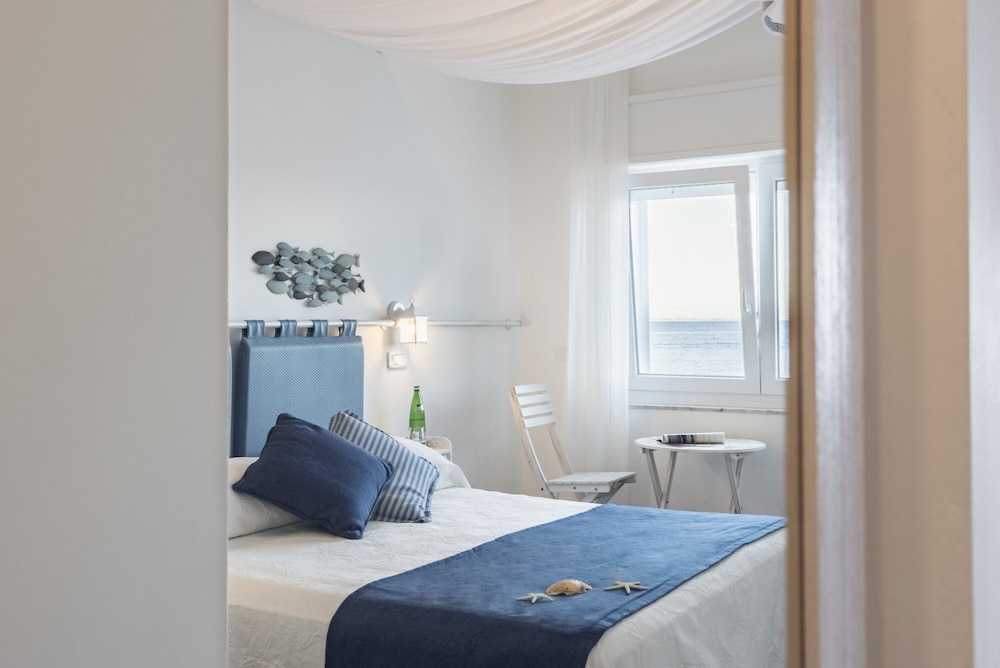 Superior Double or Twin Room, Sea View photo 3