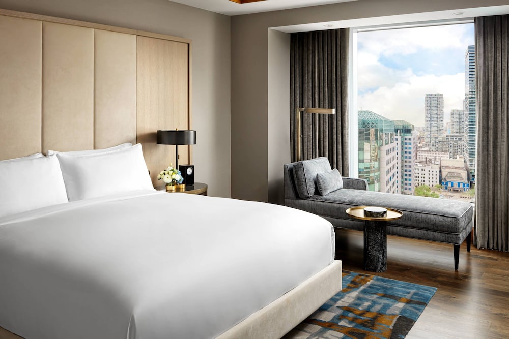 Club Suite, 1 King Bed, City View