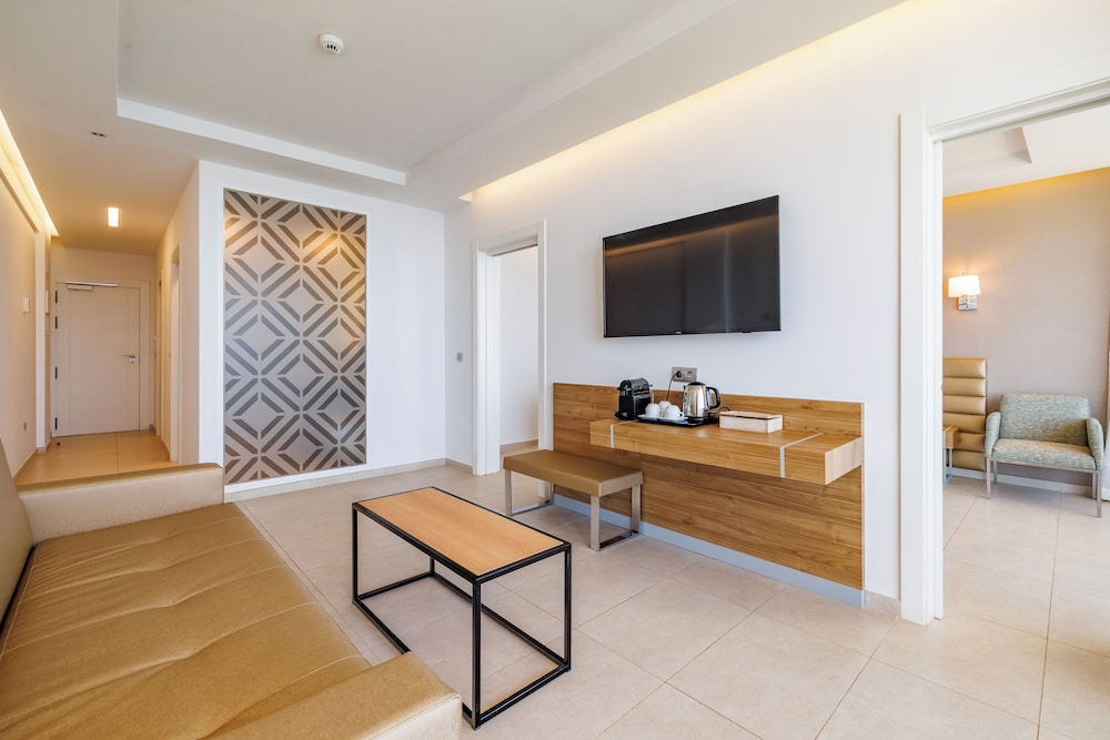 Junior Suite, Sea View - Photo 3