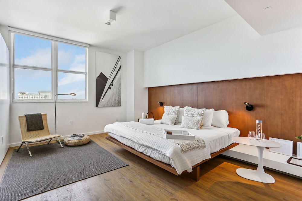 Suite, 2 Bedrooms, Accessible photo 1