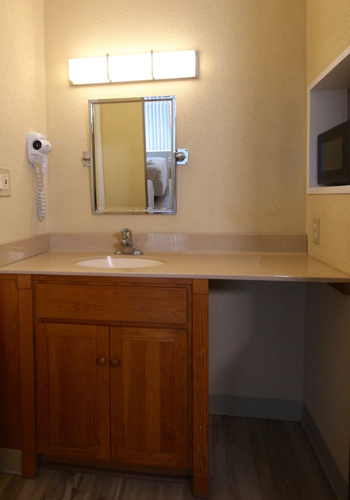 Street View Non-Efficiency Motel Room photo 2