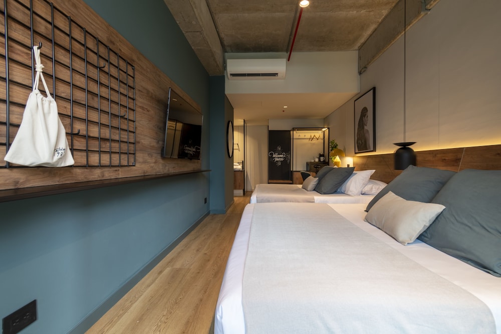 Room (XL) - Photo 7