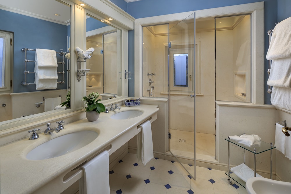 Suite (Parco, garden and river view) photo 2
