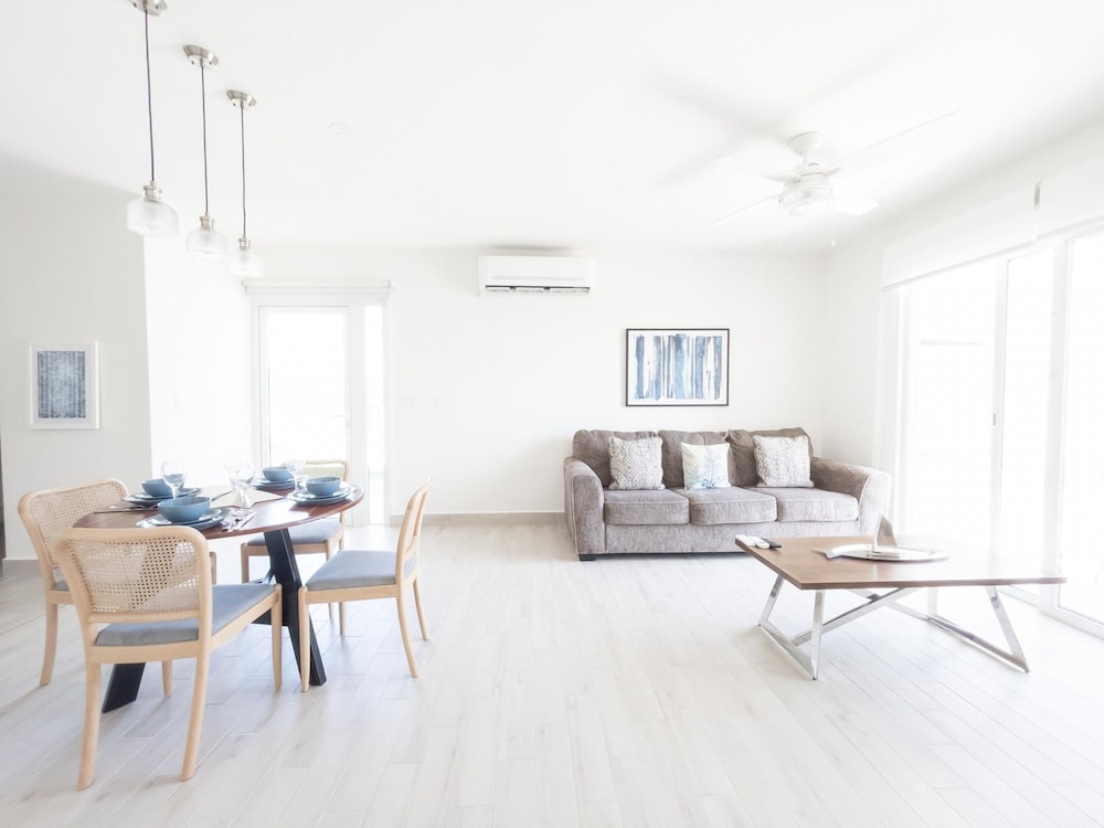 Apartment photo 2
