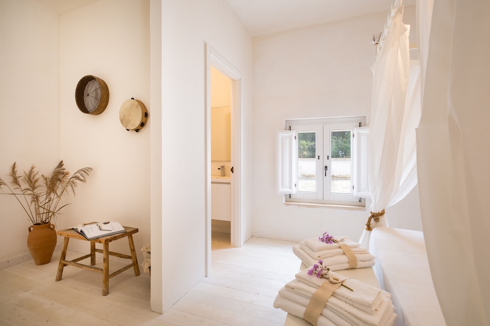 Suite, Hot Tub (4 Prs) - Photo 1