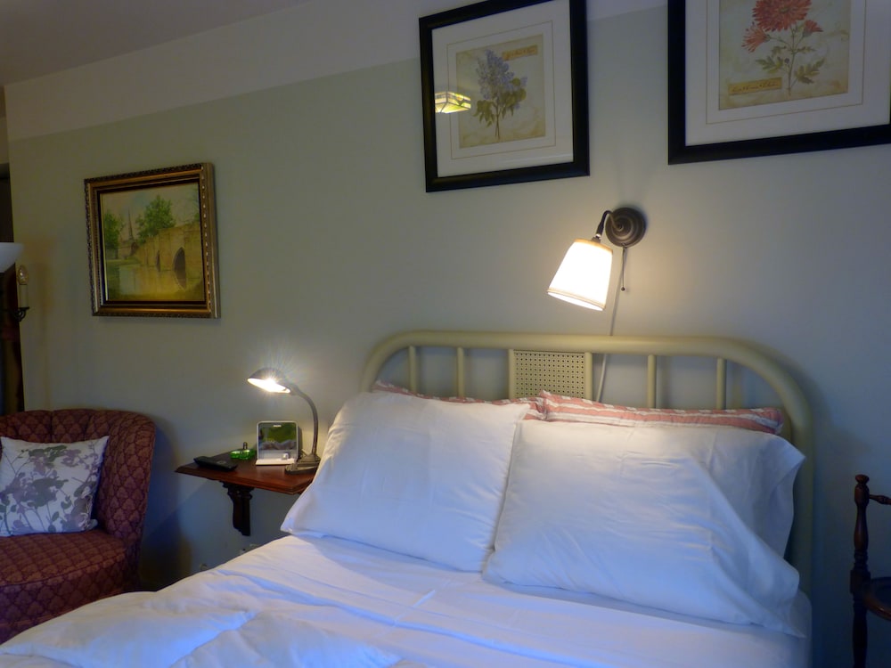 Triple Room (Patriquin Suite) photo 3