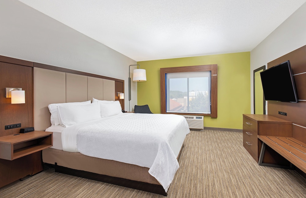 Standard Room, 1 King Bed - Photo 4