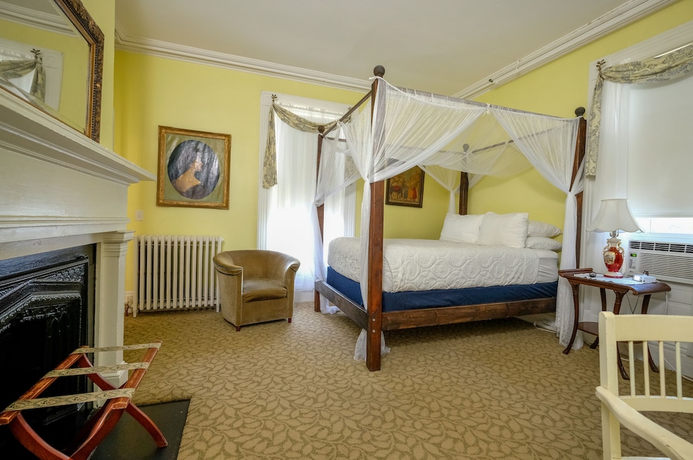 Superior Room, 1 Queen Bed photo 1